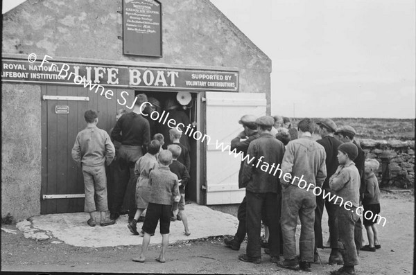 WRECK OF THE NOGI SURVIVORS AND CREW OUTSIDE LIFEBOAT HOUSE